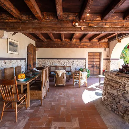 Casa Dei Camini Venetian * Caprino Veronese